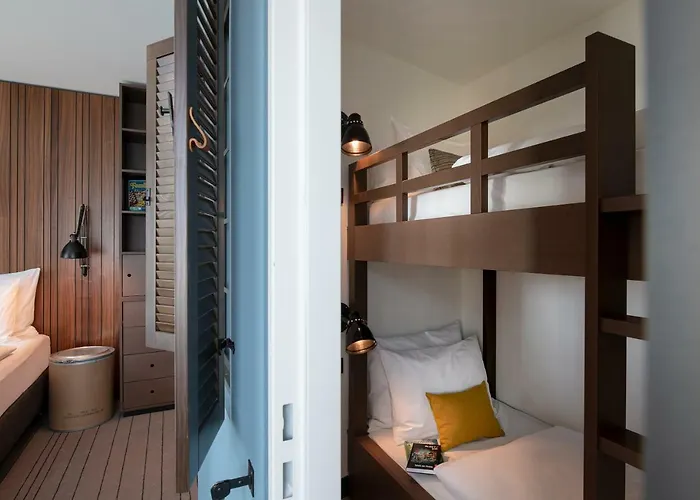 Pierdrei Hafencity Hotel 4*